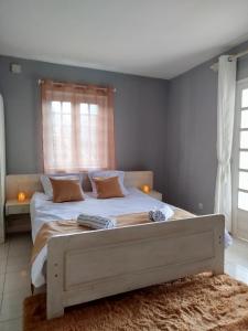 a bedroom with a large bed in a room at GARDEN HOLiDAY in Antsirabe