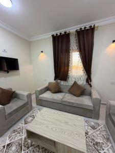 a living room with a couch and a window at Siwa Star Rooms in Siwa