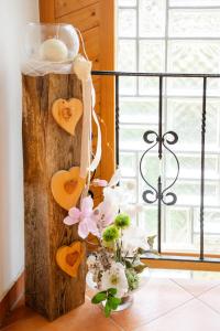 a room with hearts hanging on a wall at Haus Pfeifenberger in Zederhaus