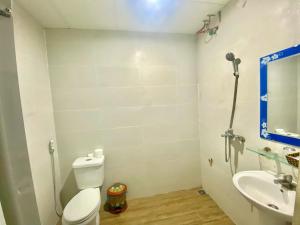 a bathroom with a toilet and a sink at The Ha Giang Loop Hostel in Ha Giang +45 photos