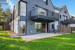 a house with a balcony and a lawn at 2 Bed in Padstow oc-28108 in Padstow