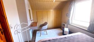 a bedroom with a bed and a desk and a chair at Ferienwohnung Lucke in Luftkurort Lückendorf