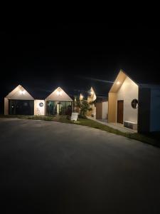 a row of houses at night with a parking lot at บ้านสุดซอย-Baan Sud Soi in Prachuap Khiri Khan +6 photos