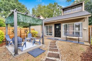a house with a gazebo and chairs on a patio at LSU Tiger Den in Baton Rouge