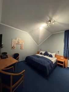 a bedroom with a bed and a desk and a table at Nassauer Hof Wiesbaden-Schierstein in Wiesbaden