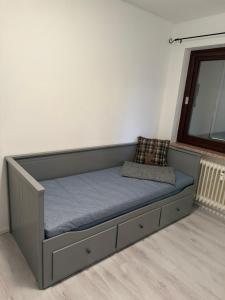 a bed in a room with a window at Al Capone in Sankt Andreasberg