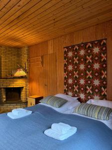 a bedroom with a bed with two towels on it at Davik Fjordparadis in Bakken
