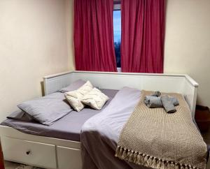 a bed with a teddy bear sitting on it at Zimmer mit Balkon im Stuttgart Flughafen Messe in Ostfildern