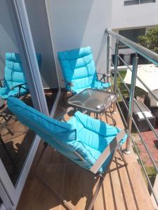 a pair of chairs and a table on a balcony at MAR y LAGO EXPERIENCE in Lunahuaná +8 photos