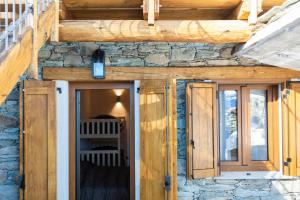 an entrance to a cabin with wooden doors at Chalet Burrino in Frabosa Soprana