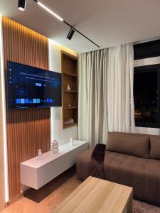 a living room with a couch and a flat screen tv at Centrico 10 Confort & Luxe au Centre in Tangier