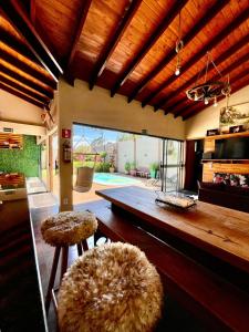 a living room with a couch and a table at Casa Rústica com piscina in Cascavel