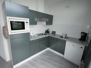 a kitchen with a microwave and a stove top oven at Aquaronde 125 in Lemmer