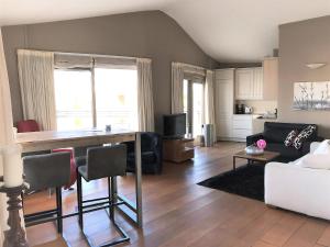 a living room with a couch and a table at Aquaronde 073 in Lemmer +13 photos