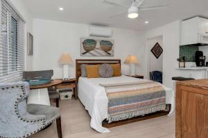 a bedroom with a bed and a desk and a chair at Charming Studio w Pool One Mile to Beach Pets Welcome in Lake Worth