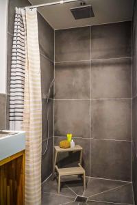 a bathroom with a shower with a bench and a sink at BESIGHOMES außergewöhnliches Apartment LOFT im Herzen der Altstadt in Besigheim +15 photos