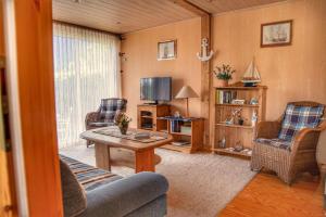 a living room with a couch and a table at Strandhaus 38 in Mönkebude