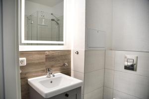 a bathroom with a sink and a mirror at Lagunenstadt am Haff - Fewo 181 Kogge in Ueckermünde