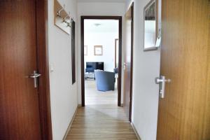 a hallway with two doors and a hallway with a room at Lagunenstadt am Haff - Fewo 125 Yarn in Ueckermünde