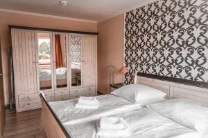 a bedroom with two beds and a large mirror at Lagunenstadt am Haff - 146 Oberlicht in Ueckermünde