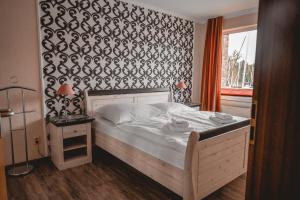 a bedroom with a bed with a black and white wallpaper at Lagunenstadt am Haff - 146 Oberlicht in Ueckermünde