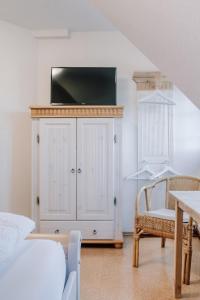 a white cabinet with a television on top of it at Ferienhof Werner in Emstek