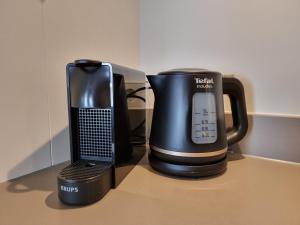 a coffee maker and a tea kettle on a counter at LÖYLY Egmond in Egmond aan Zee