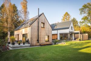 a barn style house with a large yard at Jiná báseň in Pustá Rybná