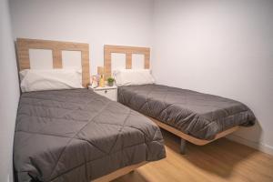 two beds sitting next to each other in a room at Ruralux Aroche in Aroche +32 photos