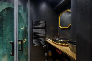 a bathroom with a sink and a mirror at Le Spa Nocturne in Le Petit-Quevilly