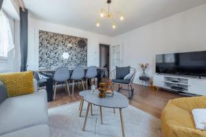 a living room with a couch and a table at Le Stanislas 61 - Spacieux & Cosy in Nancy