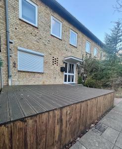a wooden deck in front of a brick building at Im Point von Kiel City in Kiel
