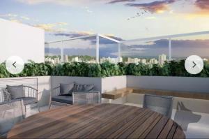 a rendering of a balcony with a table and chairs at Apê catedral centro in Goiânia