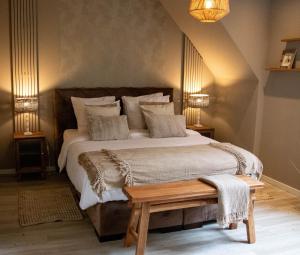 a bedroom with a large bed and two lamps at Eighty One Horse Boulevard in Valkenswaard