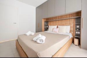 a bedroom with a large bed with towels on it at Gzira Getaway in Il-Gżira
