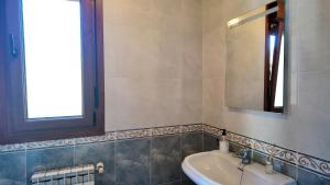 a bathroom with a sink and a mirror at Casa Maldivas - Cerca playa de Barro/ Niembro in Posada de Llanes +40 photos
