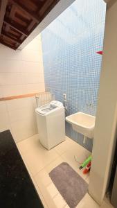 a bathroom with a toilet and a sink at Sobrado de luxo em condomínio in Araçatuba +9 photos
