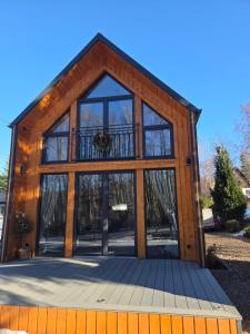 a house with glass doors on a deck at Witam Karpacz 2 in Karpacz