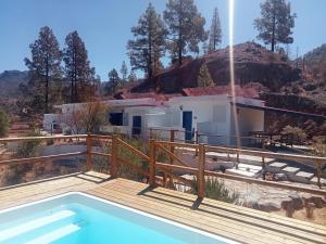 a villa with a swimming pool and a house at Montaña Las Tortolas in San Bartolomé