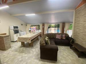 a living room with a couch and a table at Sítio Vitória in Alfredo Wagner