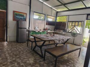 a kitchen with a table and a counter top at Casa Concha Golfito in Golfito