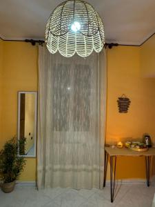 a room with a curtain and a table and a chandelier at Il Gelso Bianco in Bordighera