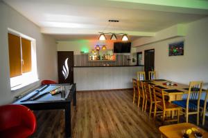 a living room with a table and a dining room at Vila Roberta Breaza ,BV in Breaza +41 photos