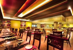 Restoran või mõni muu söögikoht majutusasutuses Regency Madurai by GRT Hotels