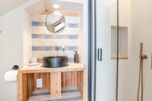 a bathroom with a sink and a mirror at 5 Bed in Bwlch oc-p32273 in Bwlch +33 photos
