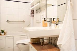 a white bathroom with a sink and a toilet at RegioStyle-Apartment-mit-Meerblick-Balkon-Strand in Eckernförde +28 photos