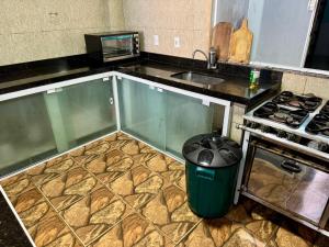a kitchen with a trash can in the middle of a counter at Sol e Mar BC in Balneário Camboriú