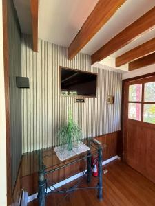 a room with a table with a plant on the wall at Hotel y Cabañas Molino Viejo in Puerto Varas