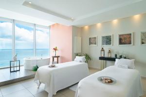 a room with two beds and a bathtub and the ocean at Hyatt Regency Cartagena in Cartagena de Indias +161 photos
