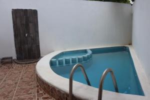 a swimming pool in the side of a building at Habitaciones Aurelia in Felipe Carrillo Puerto